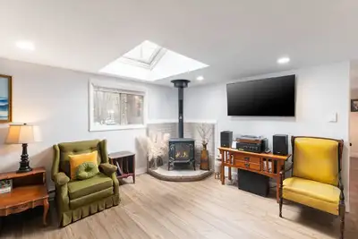 Image de River Access, hot tub, dogs!