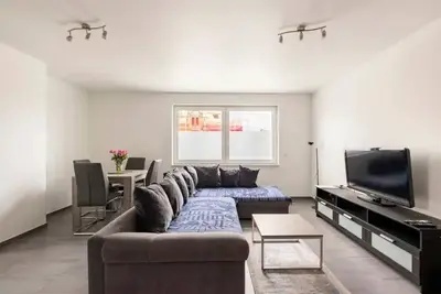 Image de Appartement 5-6p. ( salon, cuisine, salle de bain + balcon)