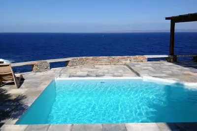 Image de Waterfront Villa with private swimming pool-walking distance to a sandy cove.