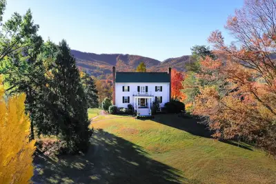 Image de Historic Farm Renovated with Comfort, Mountain Views, Hot Tub, Pond, & Animals!