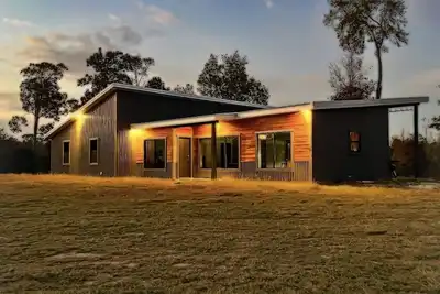 Image de Modern Retreat with Stunning Views - 25 Mi to Little Rock!