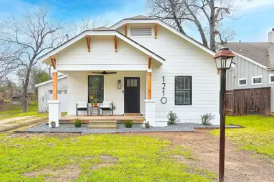 Image de Newly renovated home in Historic Downtown Georgetown!