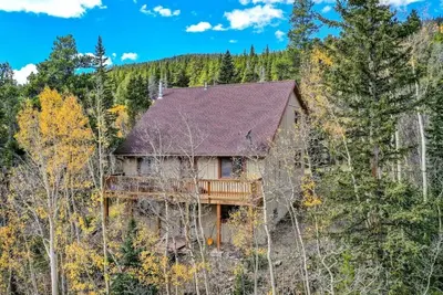 Cozy Escape | Hot Tub, Fire Pit, Sleeps 6