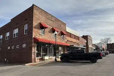 Image de Centerville's Charming Town Square, Cozy Apartment in unique Historic Building
