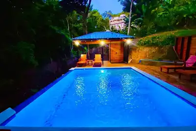 Image de Luxurious Island home with private pool. Short walk to the beach.