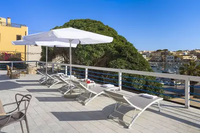 Image de Dipintodiblu Charming HOUSEModern villa on the old port of Lampedusa.