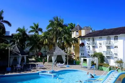 Image de apartment by the beach sleeps 4