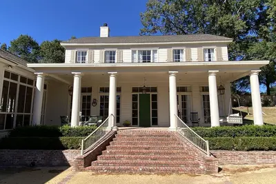 Image de Luxury Estate Home just steps from the Oxford Square