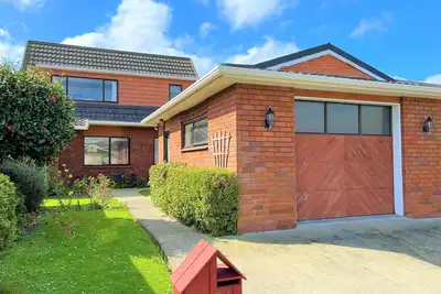 Charming B&B. Ensuite with office and lounge.