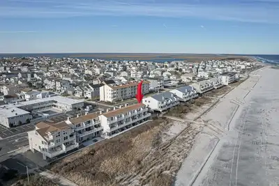 Image de Beachfront Bliss –  Direct, Unobstructed Ocean Views! No long walks to the beach