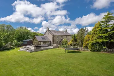Image de Large Stone Cottage With Hot Tub and Sea Views | Ty-Newydd-Llannor