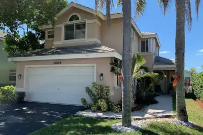 Image de Beautiful house in a quiet neighborhood
