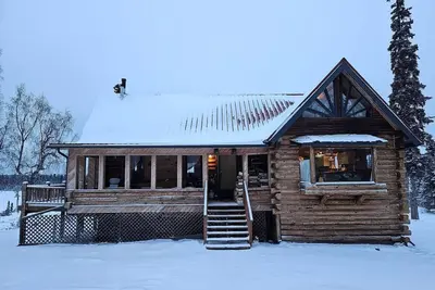 Image de Log Cabin with Mountains and Lake View, enjoy relaxing in the hot tub