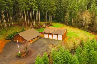 Image de Alpha Lodge, Peaceful retreat for up to 14 guests, Shop full of games, parking