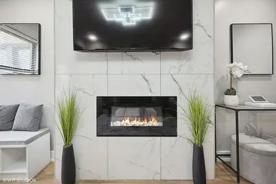 Image de The Chic Urban Oasis Near the Lake!