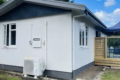 Image de The Bach 🏡\nSmall kiwi bach, close to town.