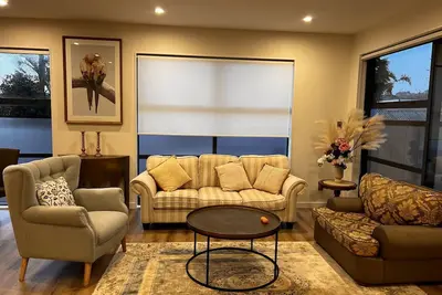 Image de Luxury & Central location with 3 Bedroom&3. 5 Bath -3 mins drive to cornwall park