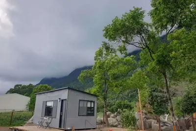 Image de Mountain Silhouette Cottage 1 by Tiny Away (山影小屋1)