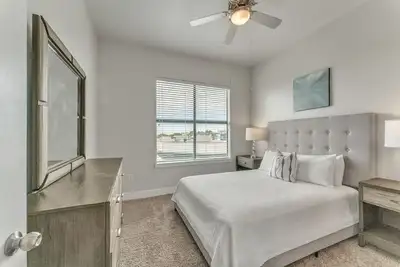 High End 1br apartment, Pool, Gym, Parking