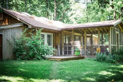 Image de Light-filled cabin- 2 bed 2bath-  beautiful hot tub for stargazing. Snp-hiking!