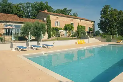 Image de Gite Uranus entre les vignes avec grande piscine dans le triangle d'or