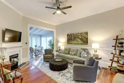 Image de Avery's Cottage @ Trustees' Garden | Walk 2 River!