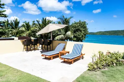 Image de Beach Front, 4 bedroom, Luxury Villa with Pool. Close to English Harbour.