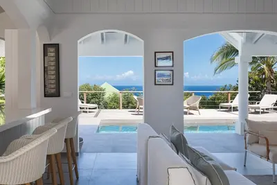 Elegant 2 Bdrm Villa w Pool and Bbq