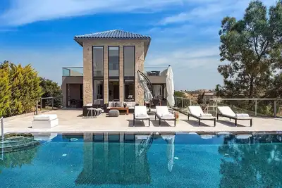 Image de Sea View villa with a heated pool
