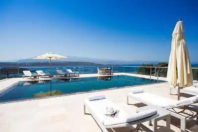 Image de Sea View villa with a heated pool