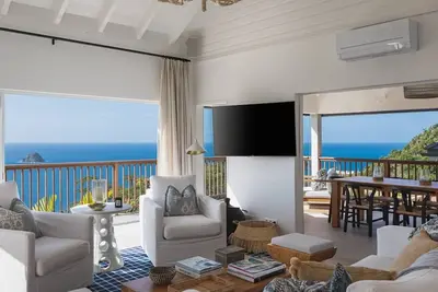 Newly Renovated 3 Bdrm Villa w Ocean Views