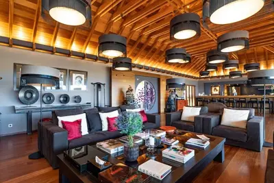 Image de Luxurious 8 Bdrm Asian Villa w Ocean Views