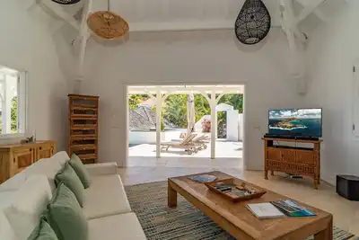 Image de 4 Bdrm Caribbean Villa w Private Tennis Courts