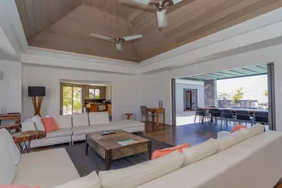 Image de Recently Built 7 Bdrm Villa w 2 Pools