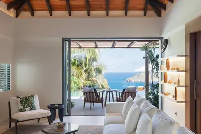 Image de Sunny 5 Bdrm Modern Villa w Ocean Views
