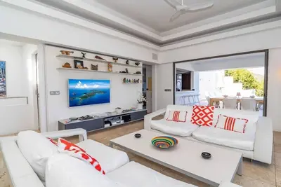 Romantic 2 Bdrm Modern Villa w Pool and Bbq