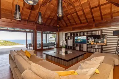 Image de Luxurious 6 Bdrm Island Gem w Cinema Room and Pool