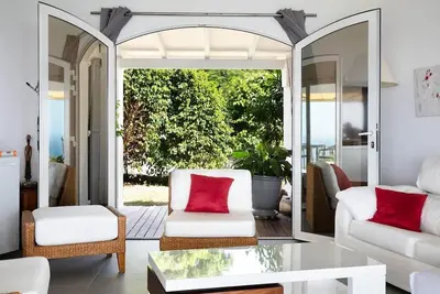 Image de Newly Renovated 3 Bdrm Modern Villa w Pool