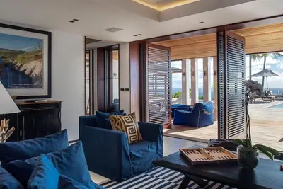 Image de Luxurious 6 Bdrm Blue Villa w Tennis Court