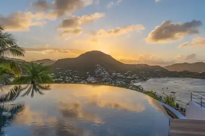 Image de Fully Renovated 3 Bdrm Villa w Jacuzzi