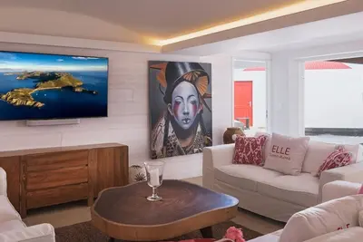 Image de Newly Renovated 4 Bdrm Villa w Jacuzzi