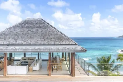 Contemporary 7 Bdrm Villa w Bay Views