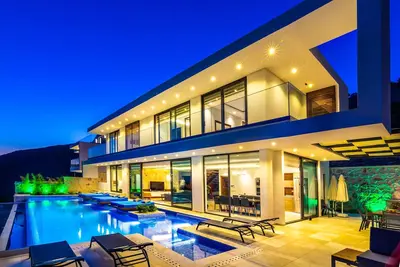 Villa for 10 with stunning views & infinity pool