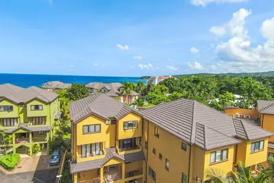 Image de Gems at Crystal Cove - Exclusive Seaside Penthouse