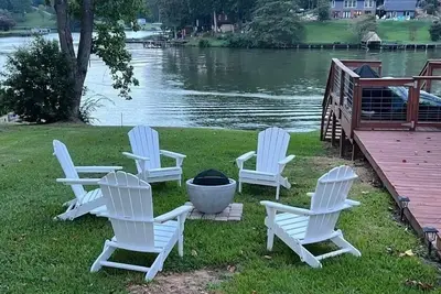 Image de Lake Greenwood Home -- Come refresh in a quiet cove!