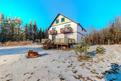 Image de Charming mountain retreat with fireplace, sauna, fire pit, & deck - near skiing