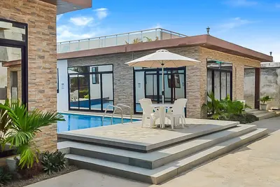 Image de 2 Bed/2. 5 Bath Villa (Rubi)