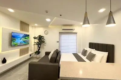 Image de Luxury Cocoon near Fields Avenue\n\n