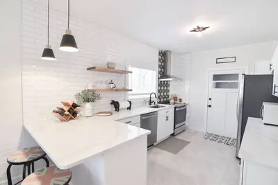 Image de Newly remodeled luxury cottage in Belmont, Nc Walk to Kevin Loftin Park