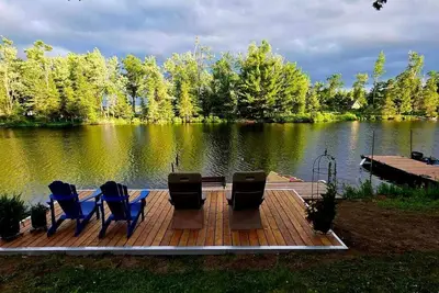 Image de \"On The Rocks\" A Quite Waterfront cottage on Stoney Lake Sleeps 6-8